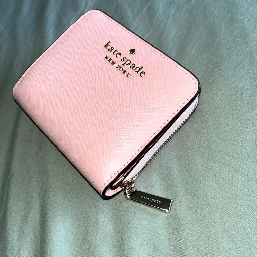 ISO KATE SPADE LIGHT PINK WALLET